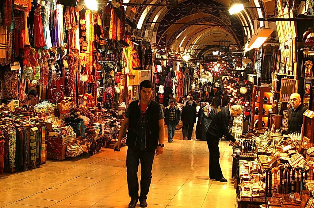 Обмен в стамбуле. Капалы Чарши в Стамбуле. Базар Капалы Чарши Стамбул. Рынок в Турции Лалели. Рынок в Стамбуле Гранд базар.